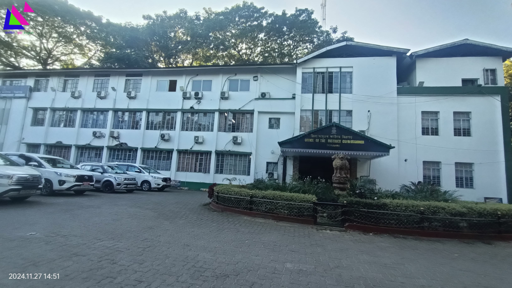                                                                   চিত্ৰ: জিলা উপায়ুক্ত কাৰ্য্যালয় (DC Court), ডিব্ৰুগড় 